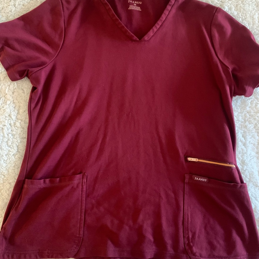Jaanuu 1X womens scrub top